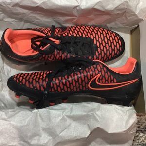 NIKE SOCCER CLEATS